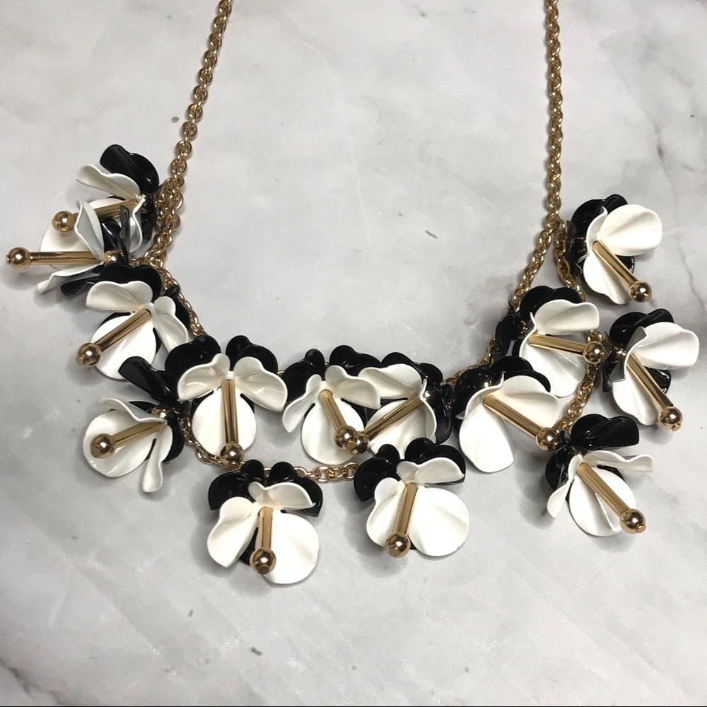 New York & Company statement flower necklace